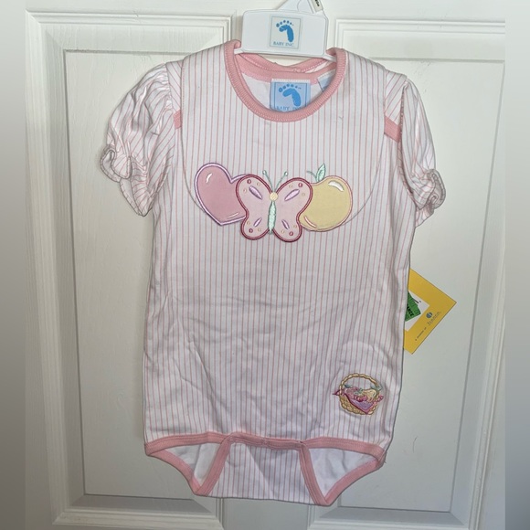Baby onesie with matching bib - Picture 1 of 4